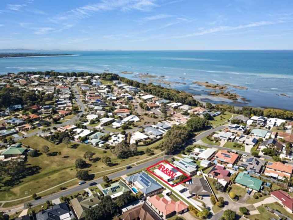 12 Avoca Esplanade Sandstone Point