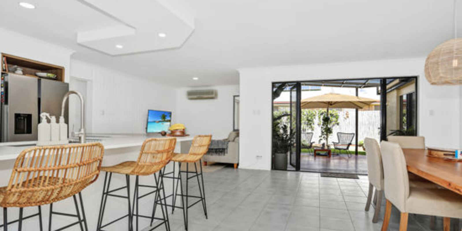 12 Avoca Esplanade Sandstone Point 12 Avoca Esplanade Sandstone Point