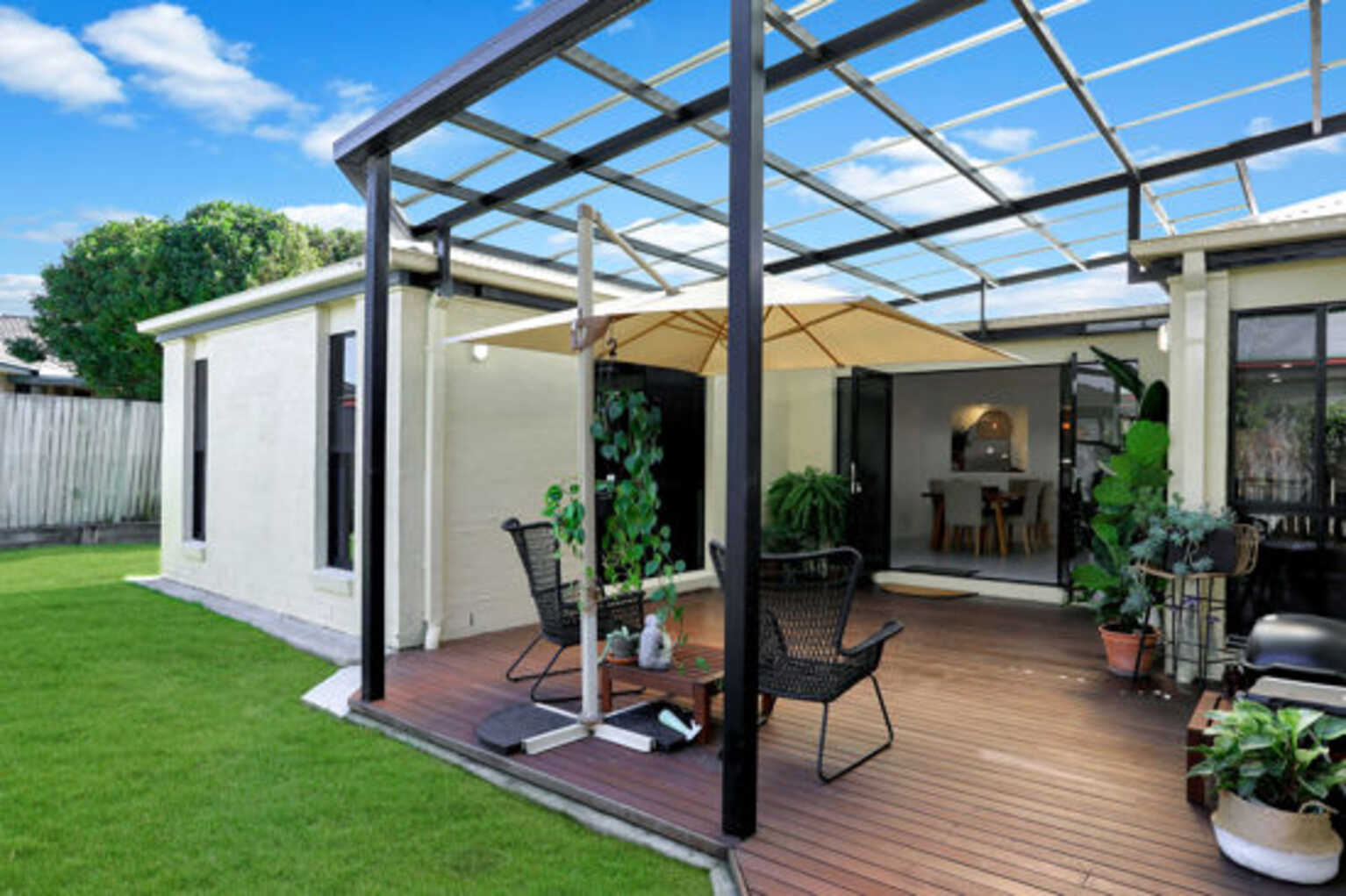 12 Avoca Esplanade Sandstone Point
