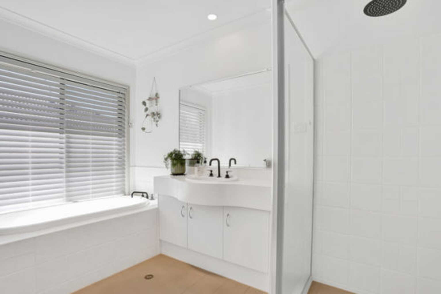 12 Avoca Esplanade Sandstone Point
